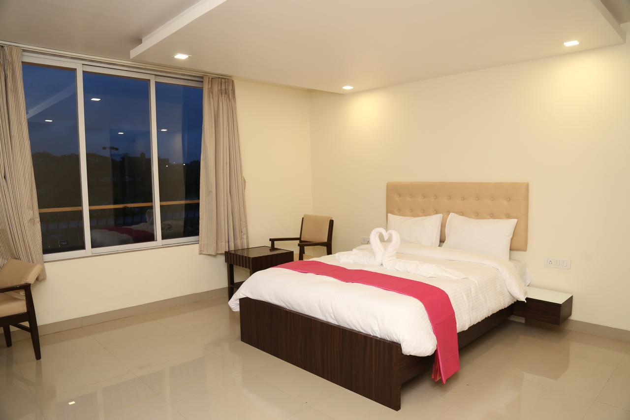 Hotel Saheb ปันเวล ภายนอก รูปภาพ